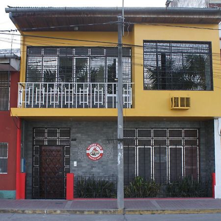 Flying Dog Hostel Iquitos Esterno foto