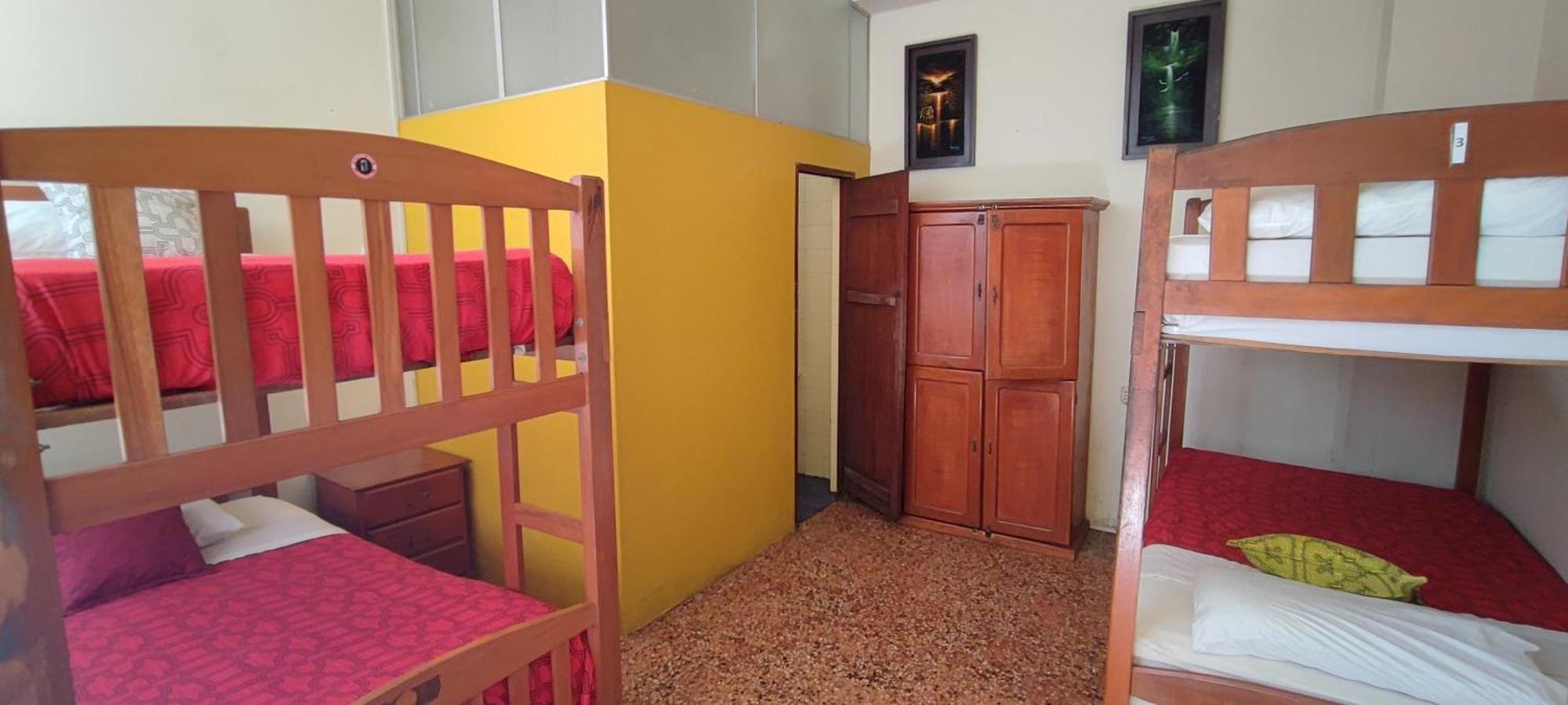 Flying Dog Hostel Iquitos Esterno foto