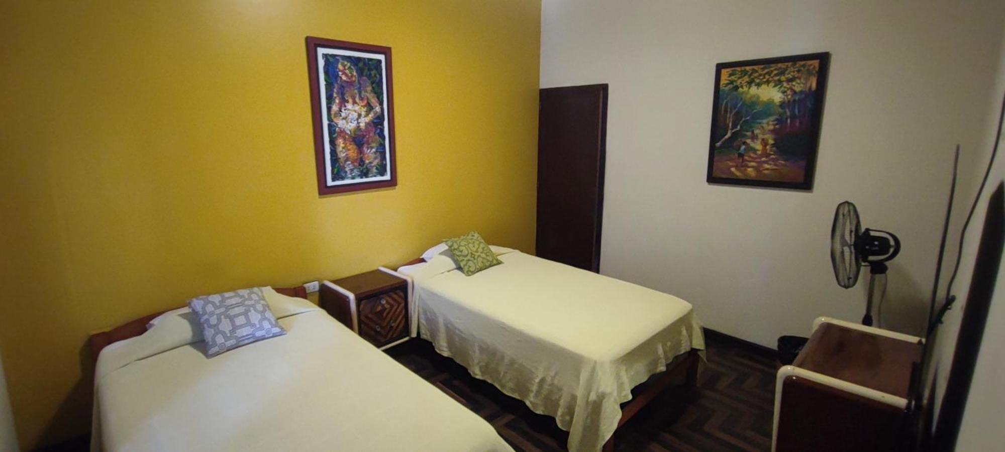 Flying Dog Hostel Iquitos Esterno foto