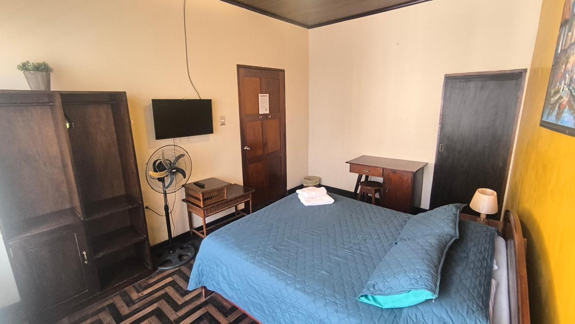 Flying Dog Hostel Iquitos Esterno foto