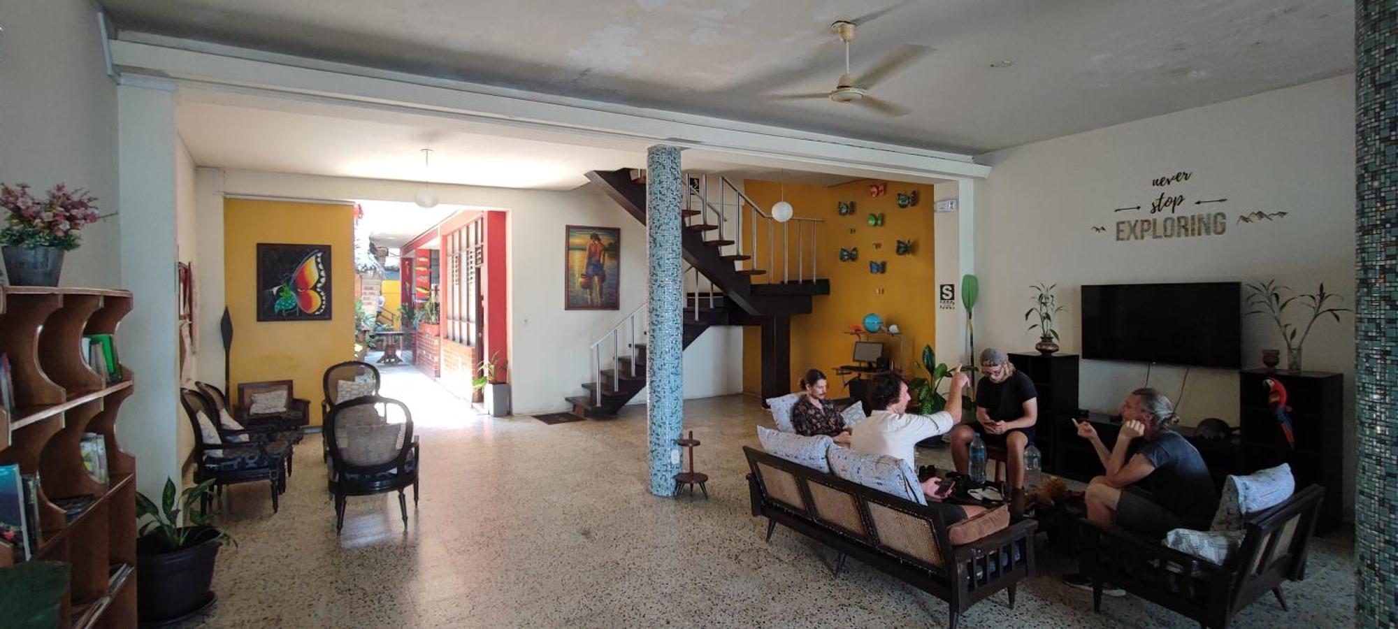 Flying Dog Hostel Iquitos Esterno foto