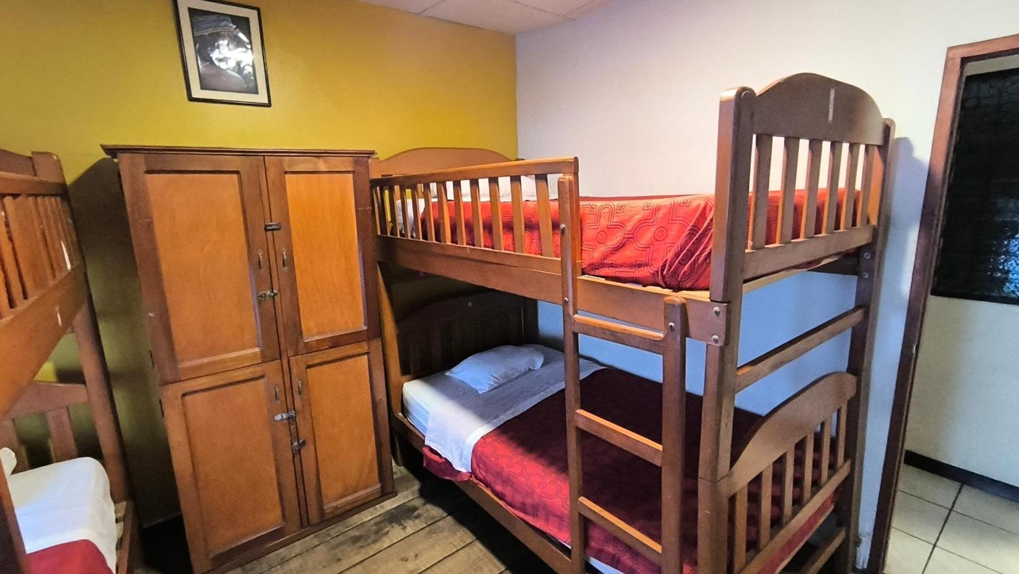 Flying Dog Hostel Iquitos Esterno foto