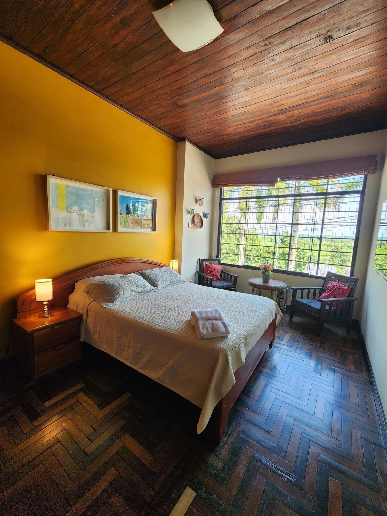 Flying Dog Hostel Iquitos Esterno foto