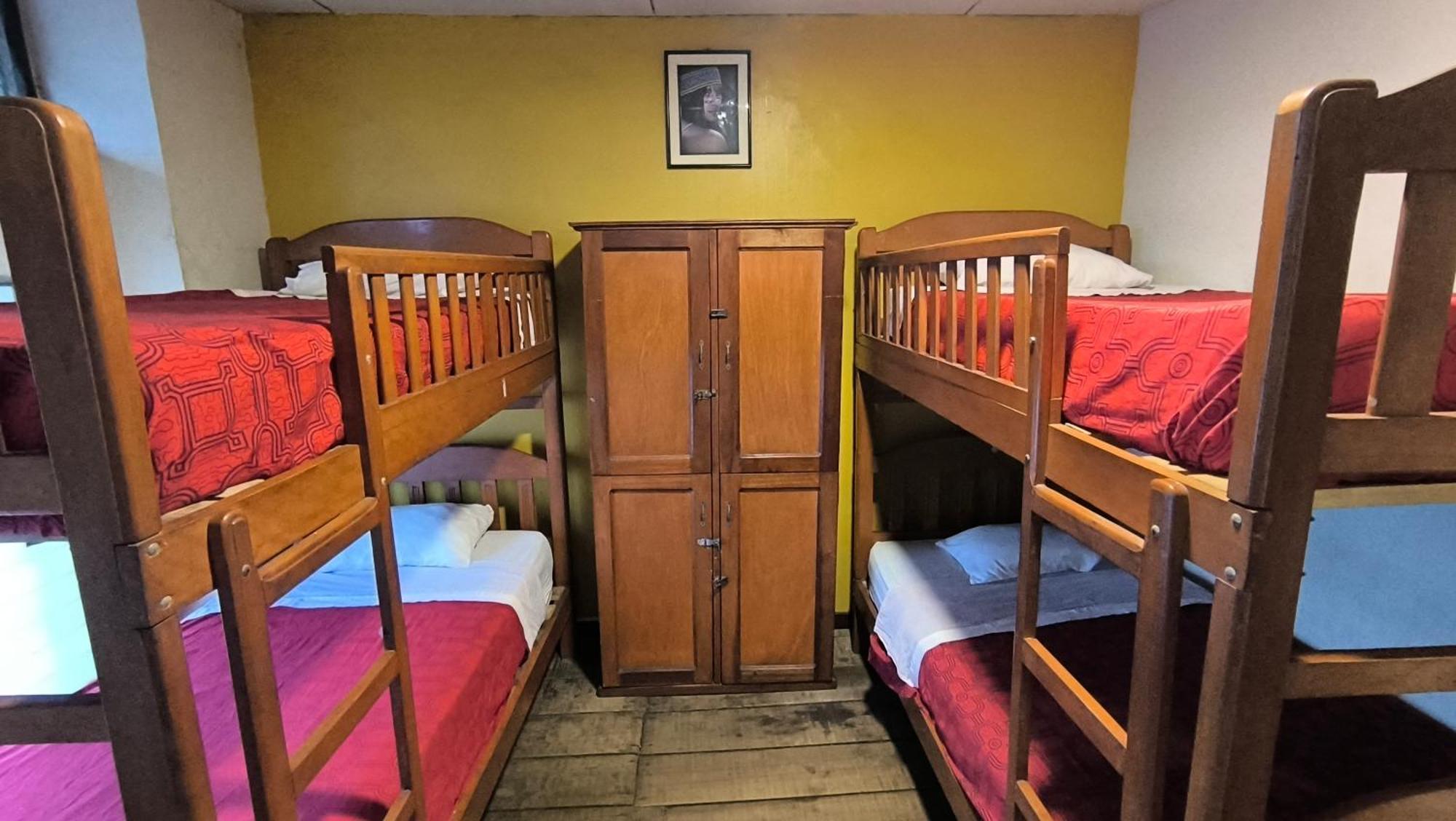 Flying Dog Hostel Iquitos Esterno foto