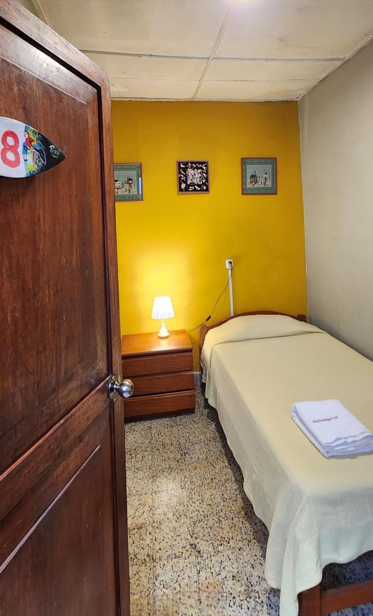 Flying Dog Hostel Iquitos Esterno foto