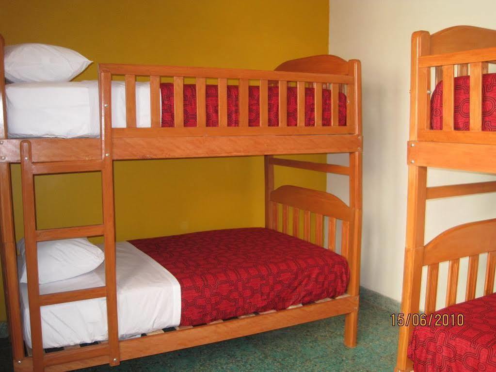 Flying Dog Hostel Iquitos Esterno foto