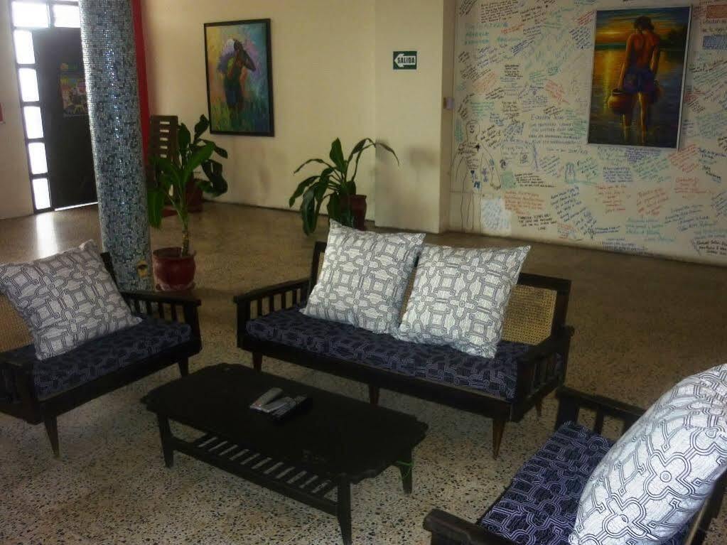 Flying Dog Hostel Iquitos Esterno foto