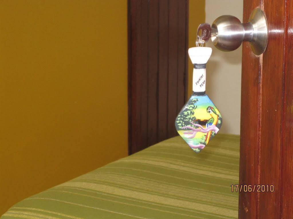 Flying Dog Hostel Iquitos Esterno foto