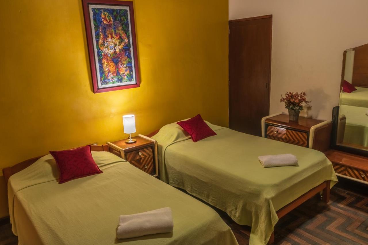 Flying Dog Hostel Iquitos Esterno foto