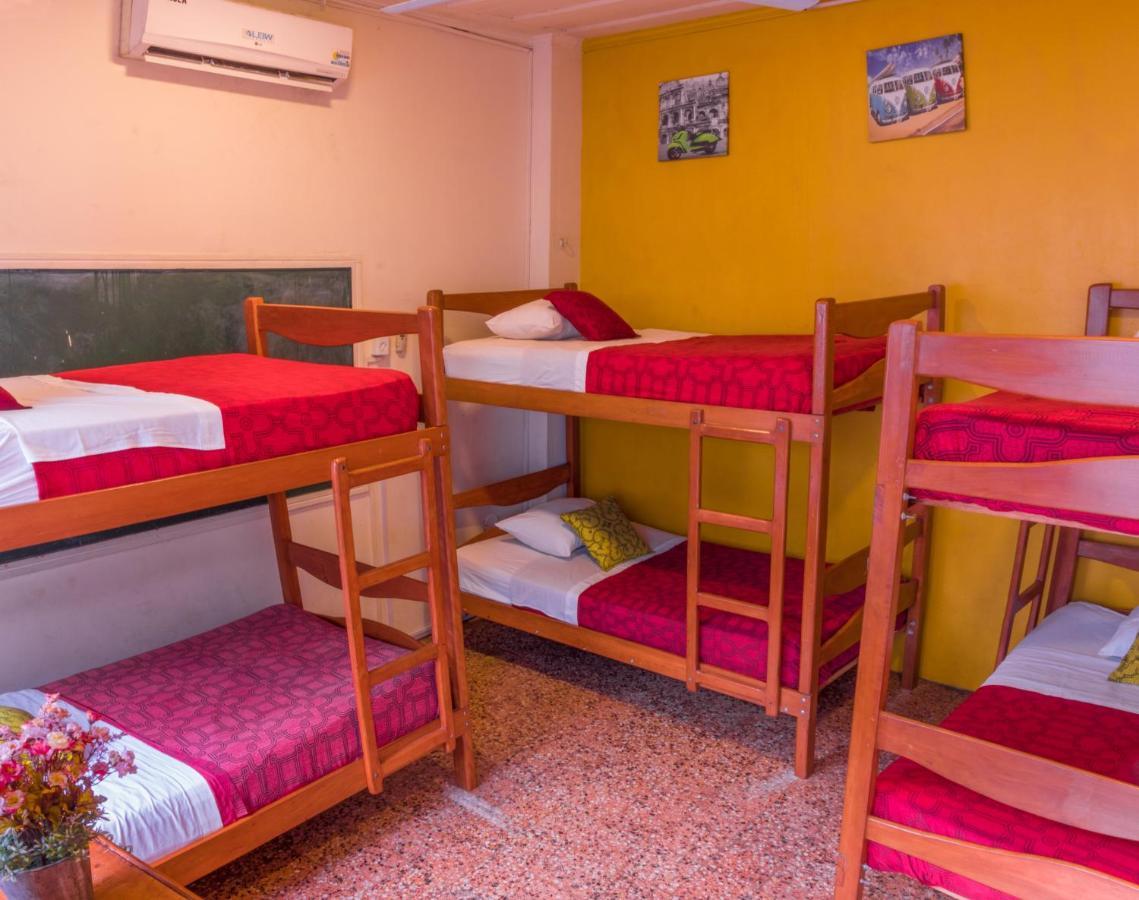 Flying Dog Hostel Iquitos Esterno foto