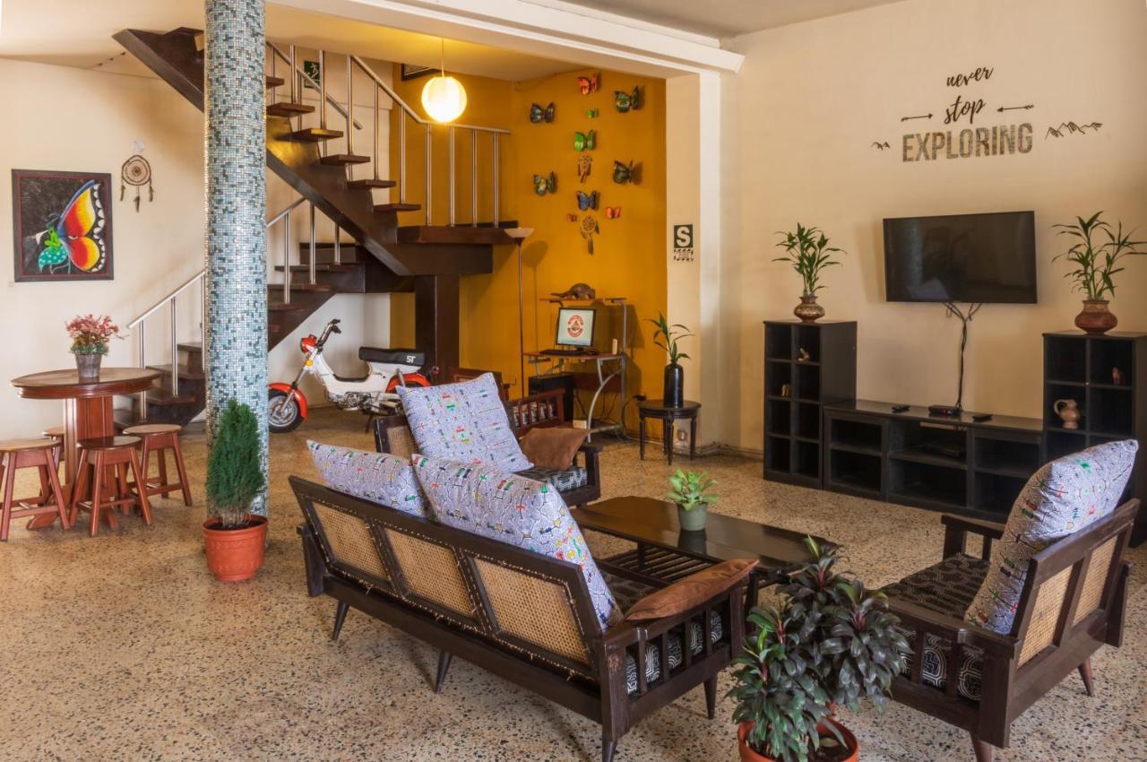 Flying Dog Hostel Iquitos Esterno foto